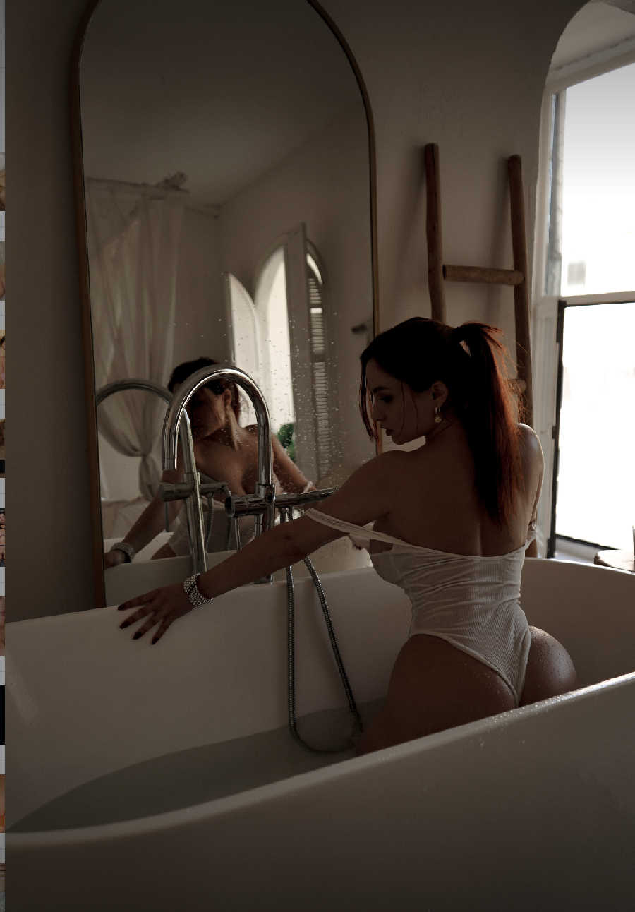 A playful frame from Miranda Faith nude — online in Porto Alegre