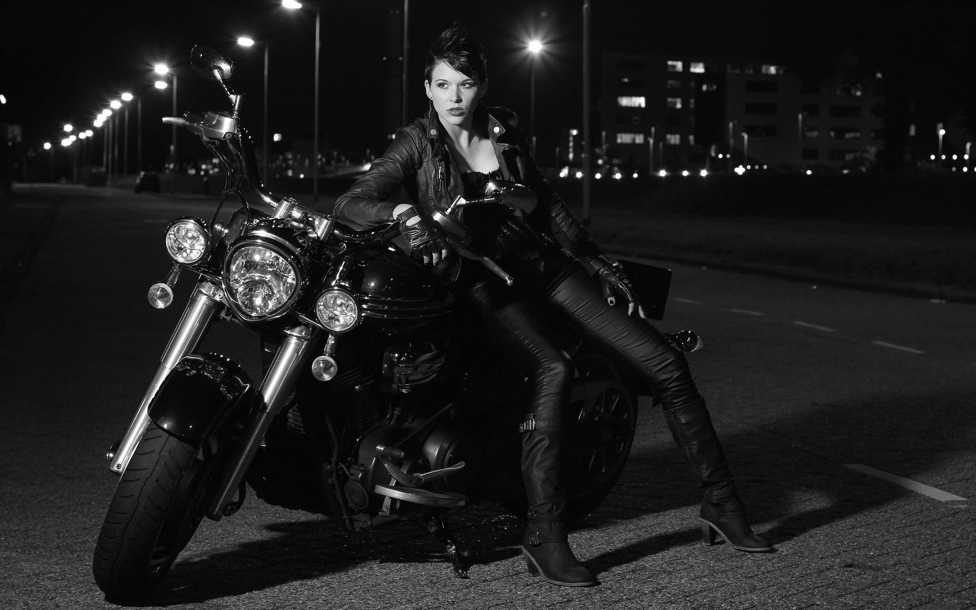 Photo Beautiful girls and motorcycles in Porto Alegre