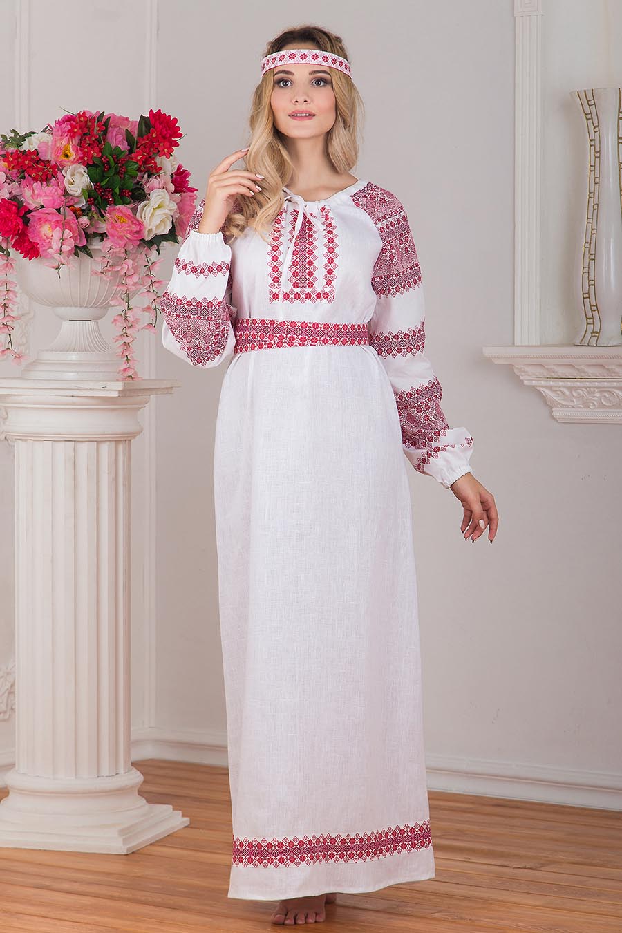 A playful frame from Women in Slavic costumes — online in Porto Alegre